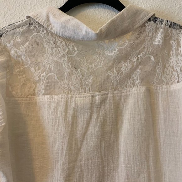 White long sleeve shirt with lace - Picture 2 of 2